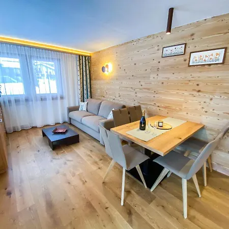 Apartment Lares Garden House *