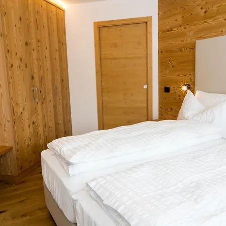 Apartment Lares Garden House *
