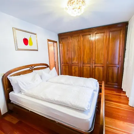 Apartment Lares Garden House