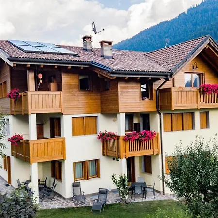 Lares Garden House