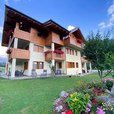 Lares Garden House *
