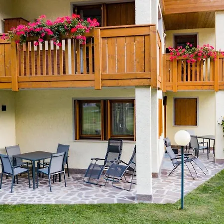 Apartment Lares Garden House *