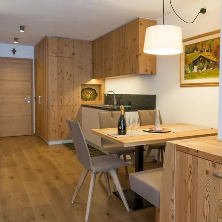Appartement Lares Garden House Madonna