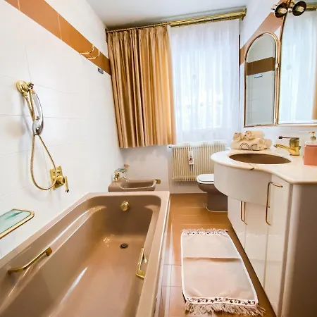 Appartement Lares Garden House Madonna